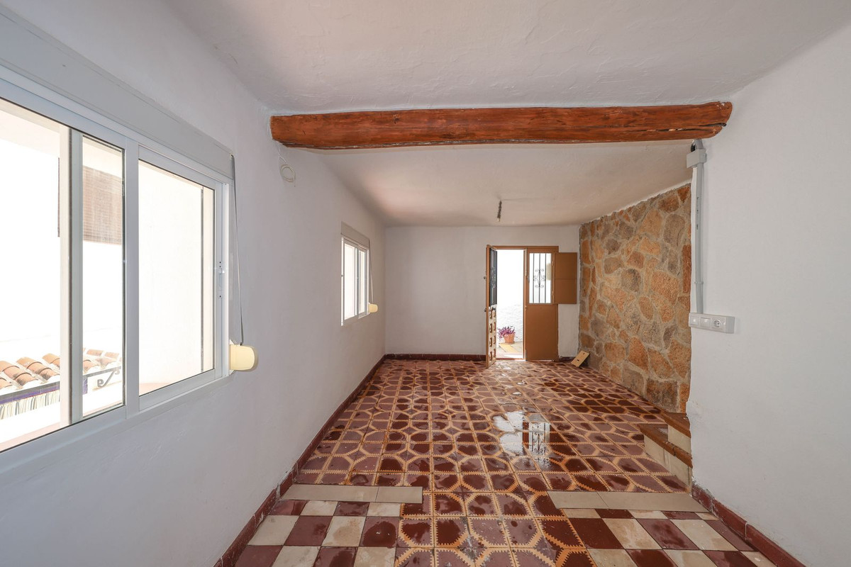 2 Bed Townhouse for sale in Tolox Costa Del Sol, Málaga, Spain