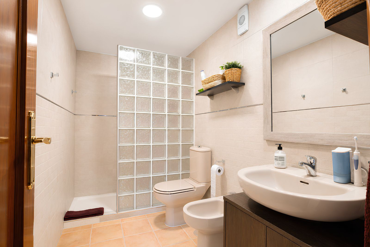 4 Bed Apartment for sale in Los Boliches Costa Del Sol, Málaga, Spain