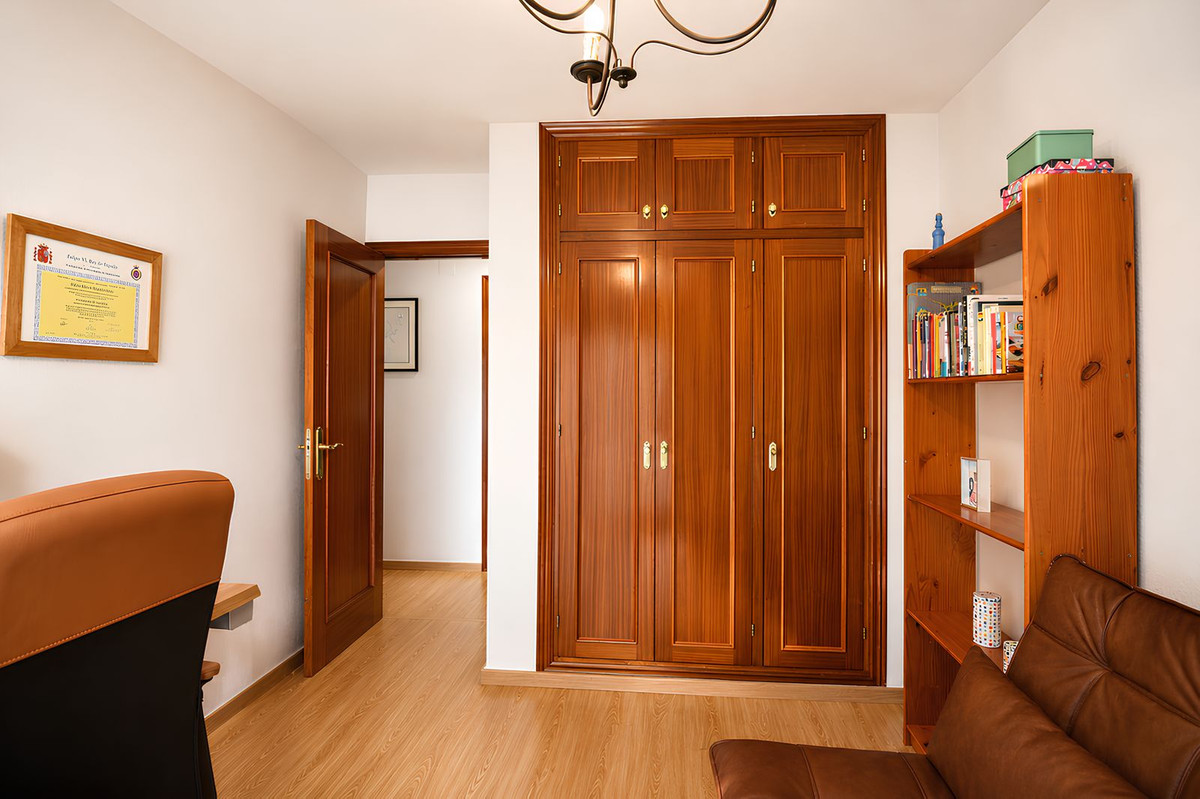 4 Bed Apartment for sale in Los Boliches Costa Del Sol, Málaga, Spain