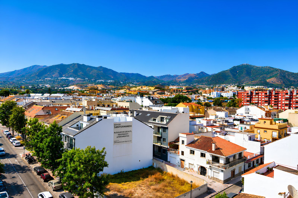 4 Bed Apartment for sale in Los Boliches Costa Del Sol, Málaga, Spain