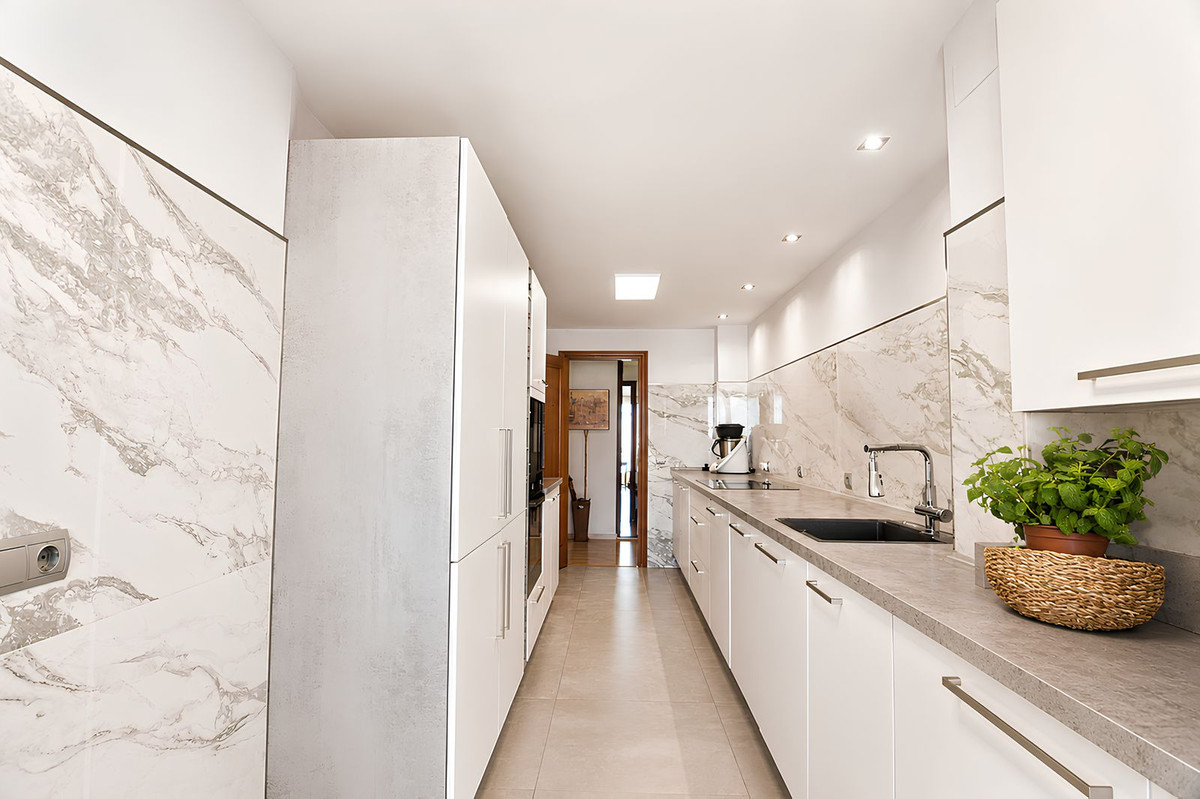 4 Bed Apartment for sale in Los Boliches Costa Del Sol, Málaga, Spain