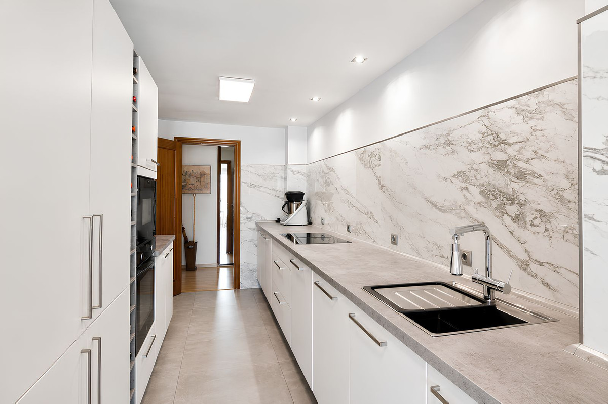 4 Bed Apartment for sale in Los Boliches Costa Del Sol, Málaga, Spain