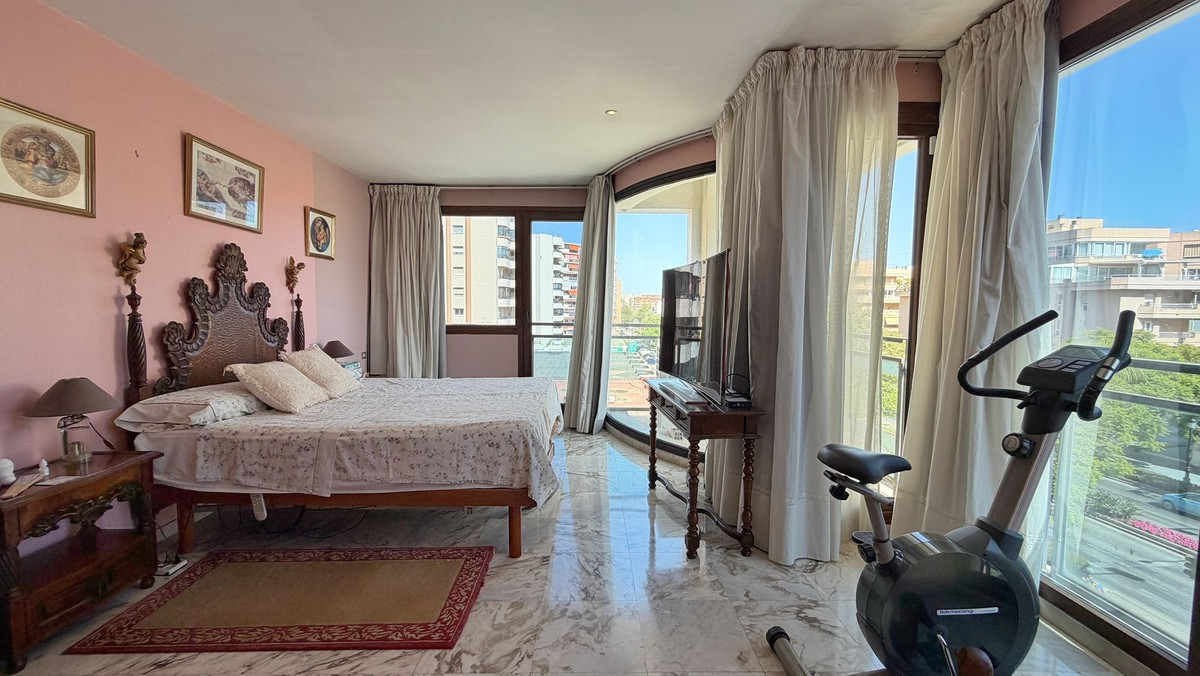3 Bed Apartment for sale in Marbella Costa Del Sol, Málaga, Spain