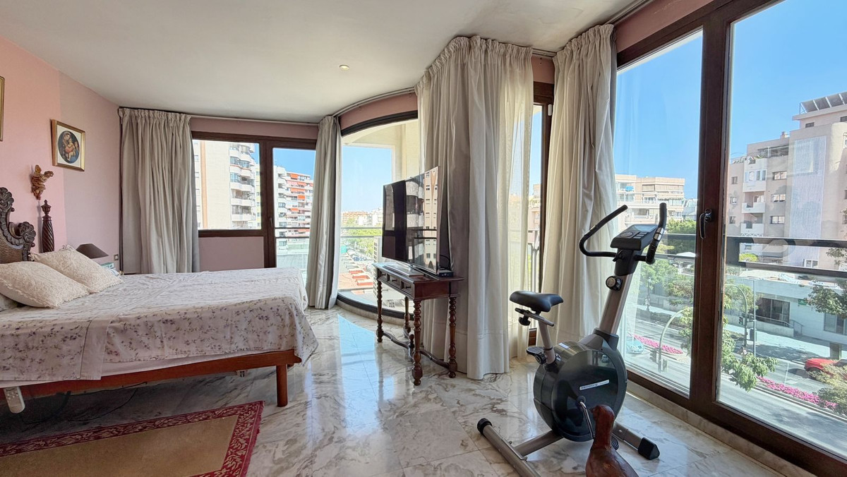 3 Bed Apartment for sale in Marbella Costa Del Sol, Málaga, Spain