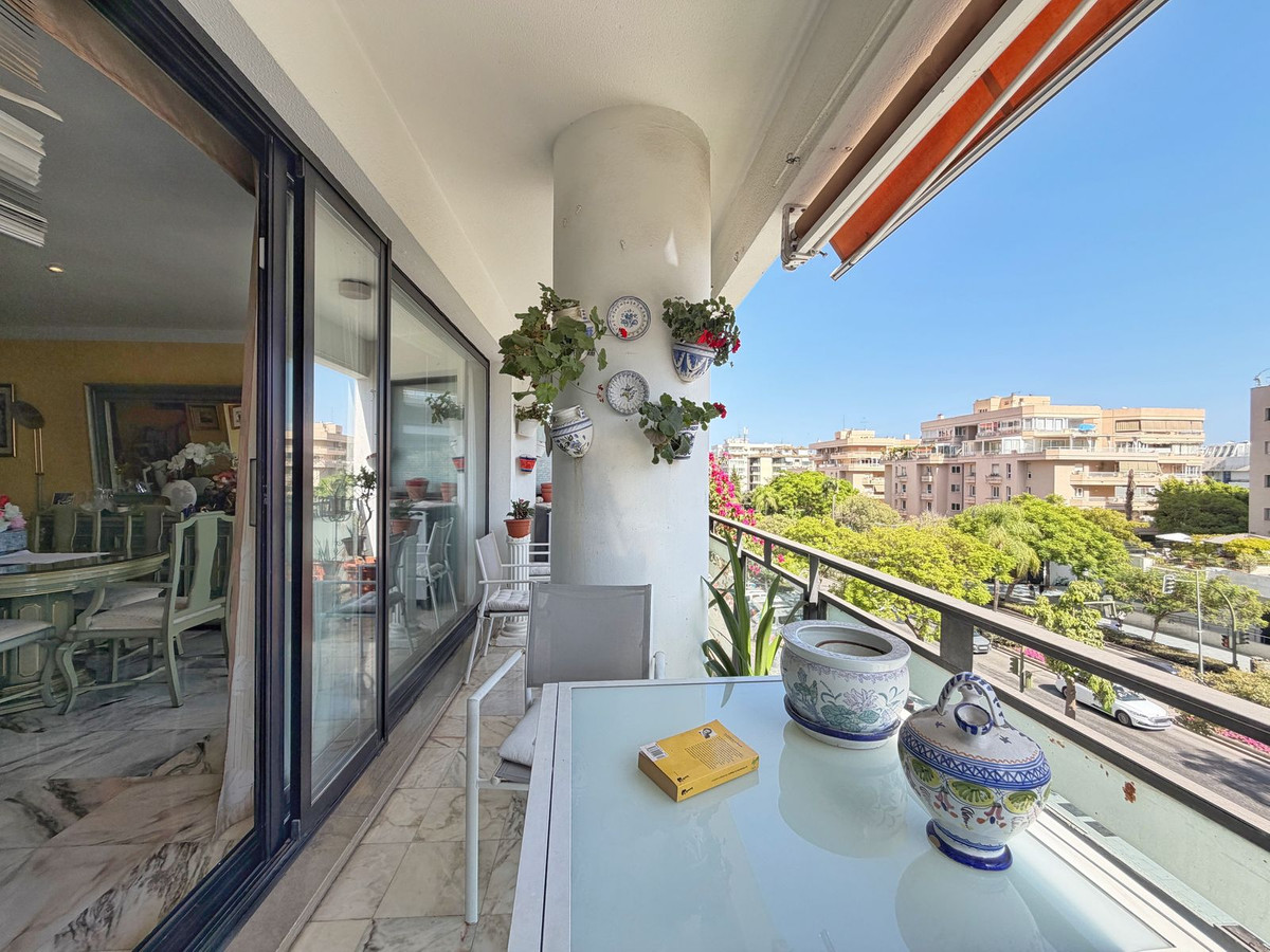 3 Bed Apartment for sale in Marbella Costa Del Sol, Málaga, Spain