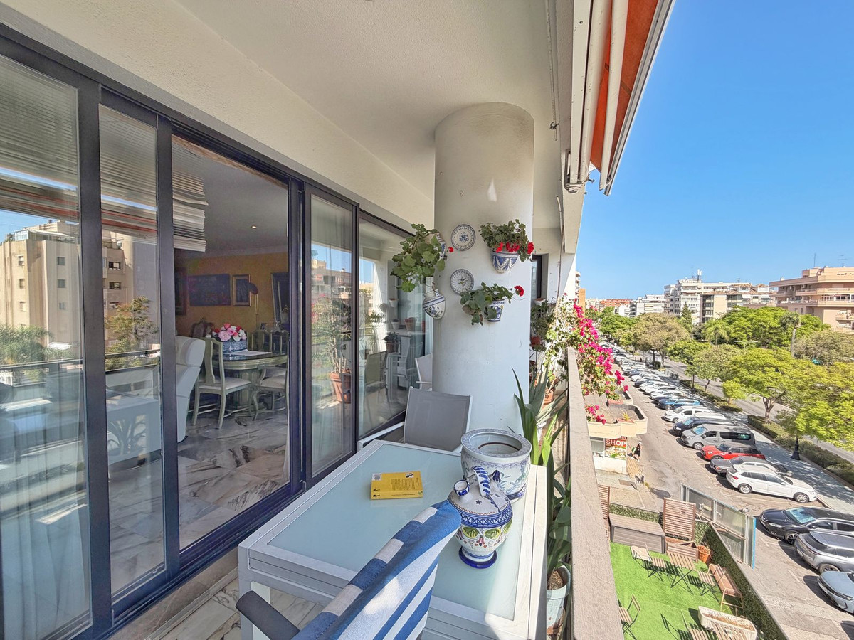 3 Bed Apartment for sale in Marbella Costa Del Sol, Málaga, Spain