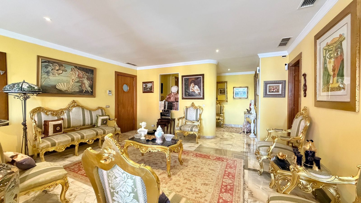 3 Bed Apartment for sale in Marbella Costa Del Sol, Málaga, Spain