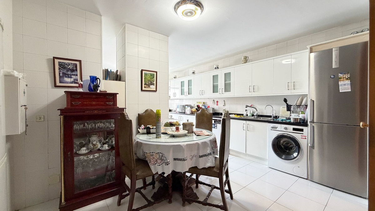 3 Bed Apartment for sale in Marbella Costa Del Sol, Málaga, Spain