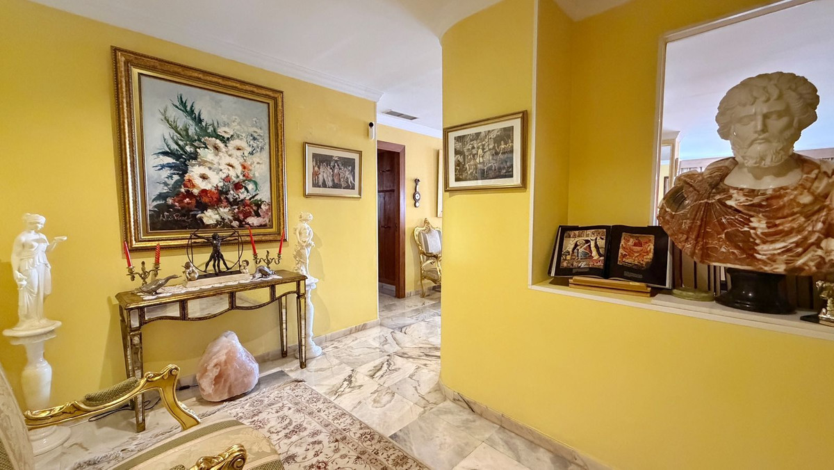3 Bed Apartment for sale in Marbella Costa Del Sol, Málaga, Spain