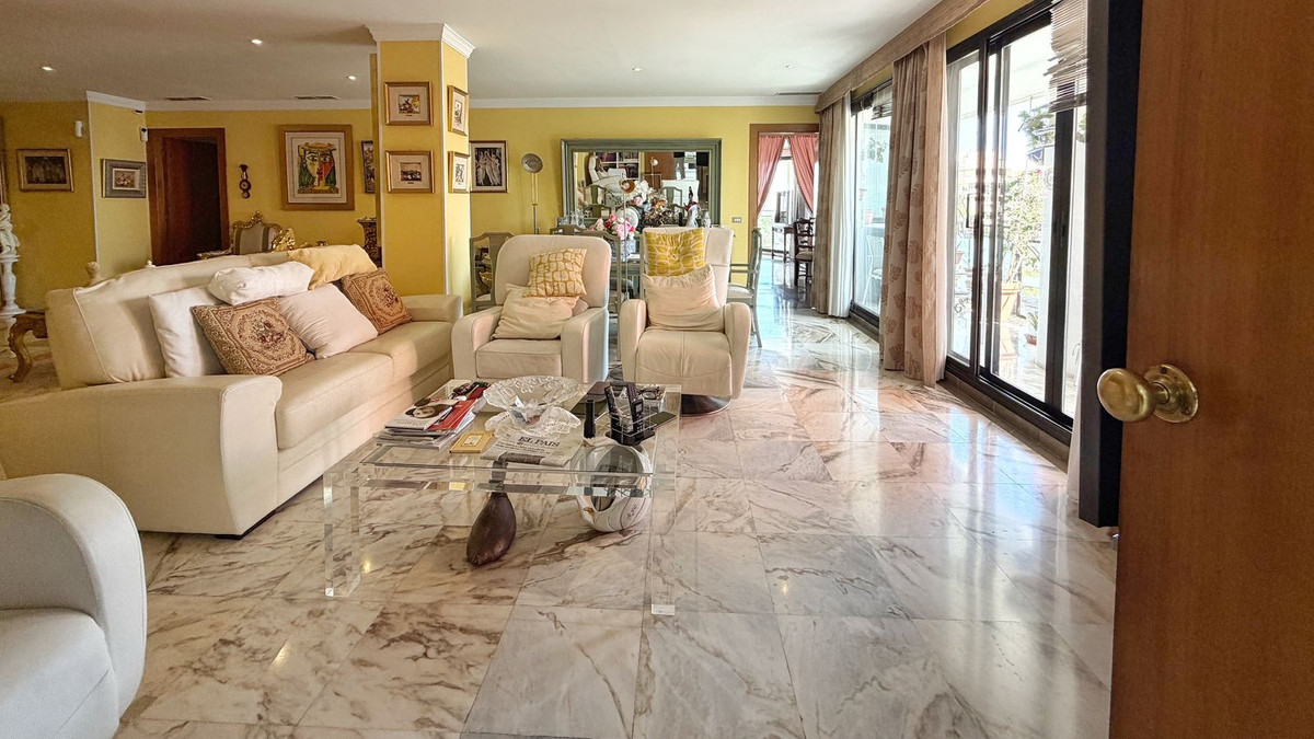 3 Bed Apartment for sale in Marbella Costa Del Sol, Málaga, Spain