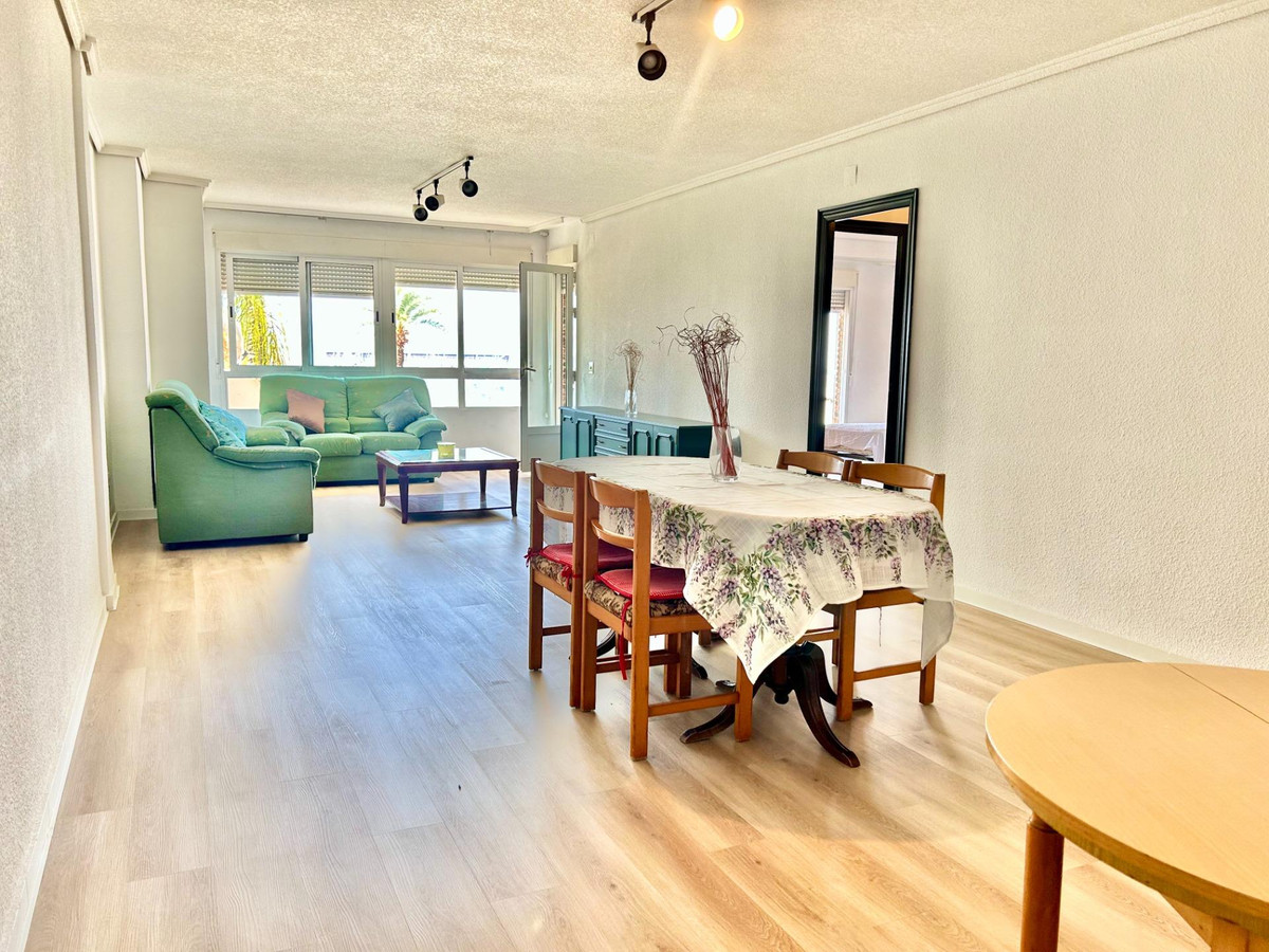 Se vende Apartamento Planta Media de 4 dormitorios en Costa Blanca, Alicante, España