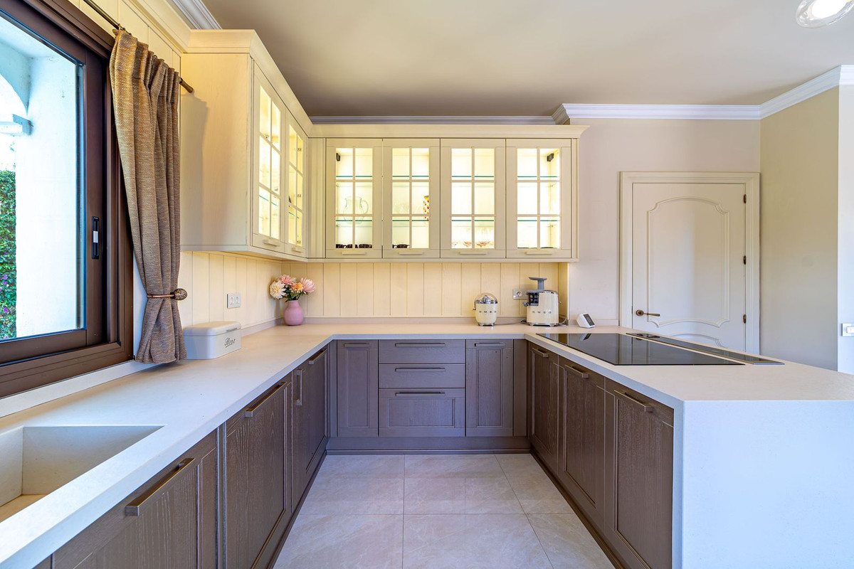 5 Bed Townhouse for sale in Atalaya Costa Del Sol, Málaga, Spain