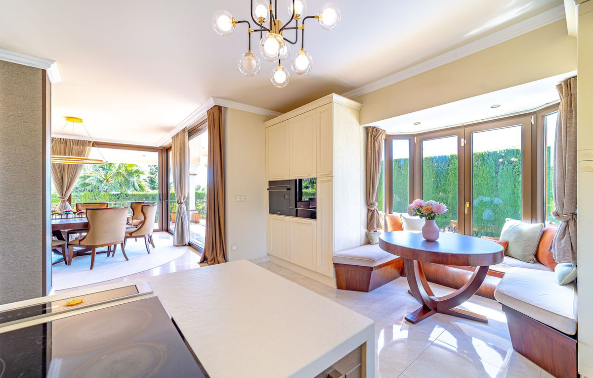 5 Bed Townhouse for sale in Atalaya Costa Del Sol, Málaga, Spain