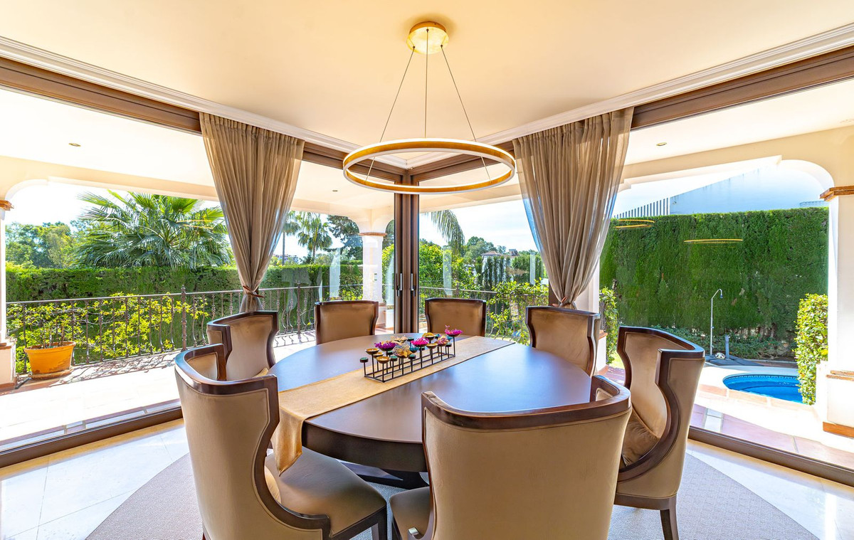 5 Bed Townhouse for sale in Atalaya Costa Del Sol, Málaga, Spain