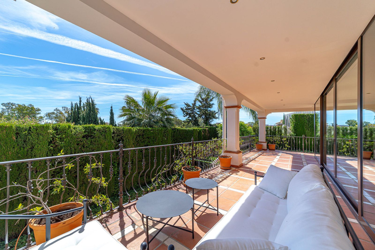 5 Bed Townhouse for sale in Atalaya Costa Del Sol, Málaga, Spain