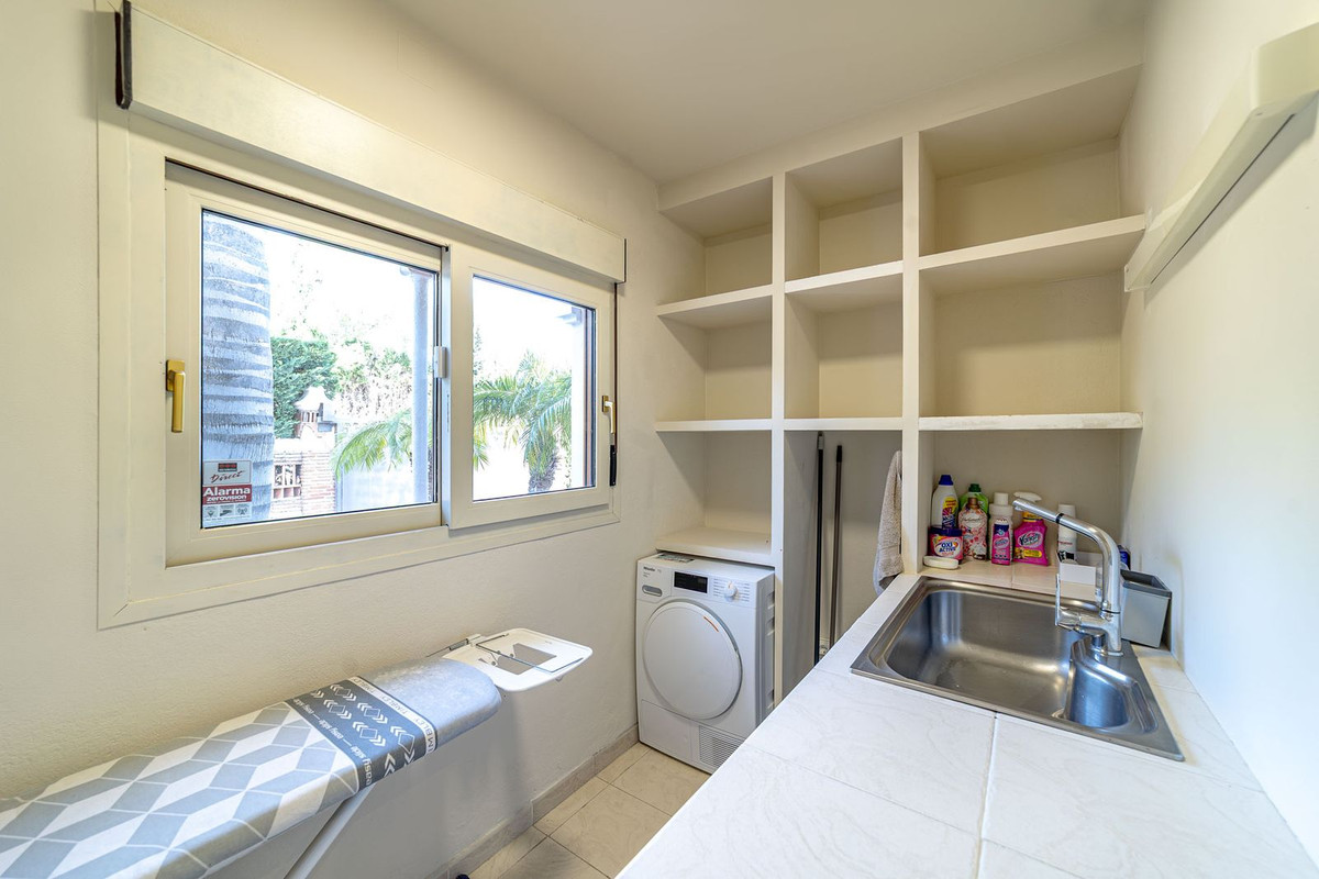 5 Bed Townhouse for sale in Atalaya Costa Del Sol, Málaga, Spain