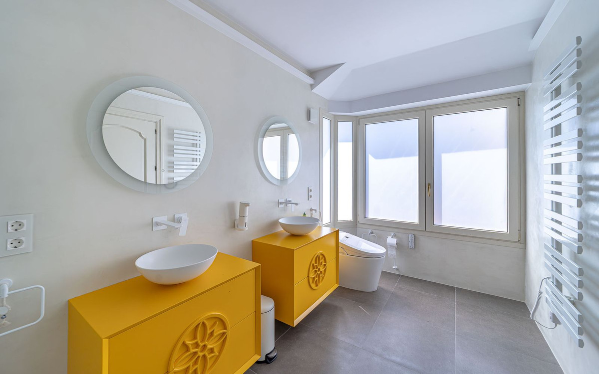 5 Bed Townhouse for sale in Atalaya Costa Del Sol, Málaga, Spain