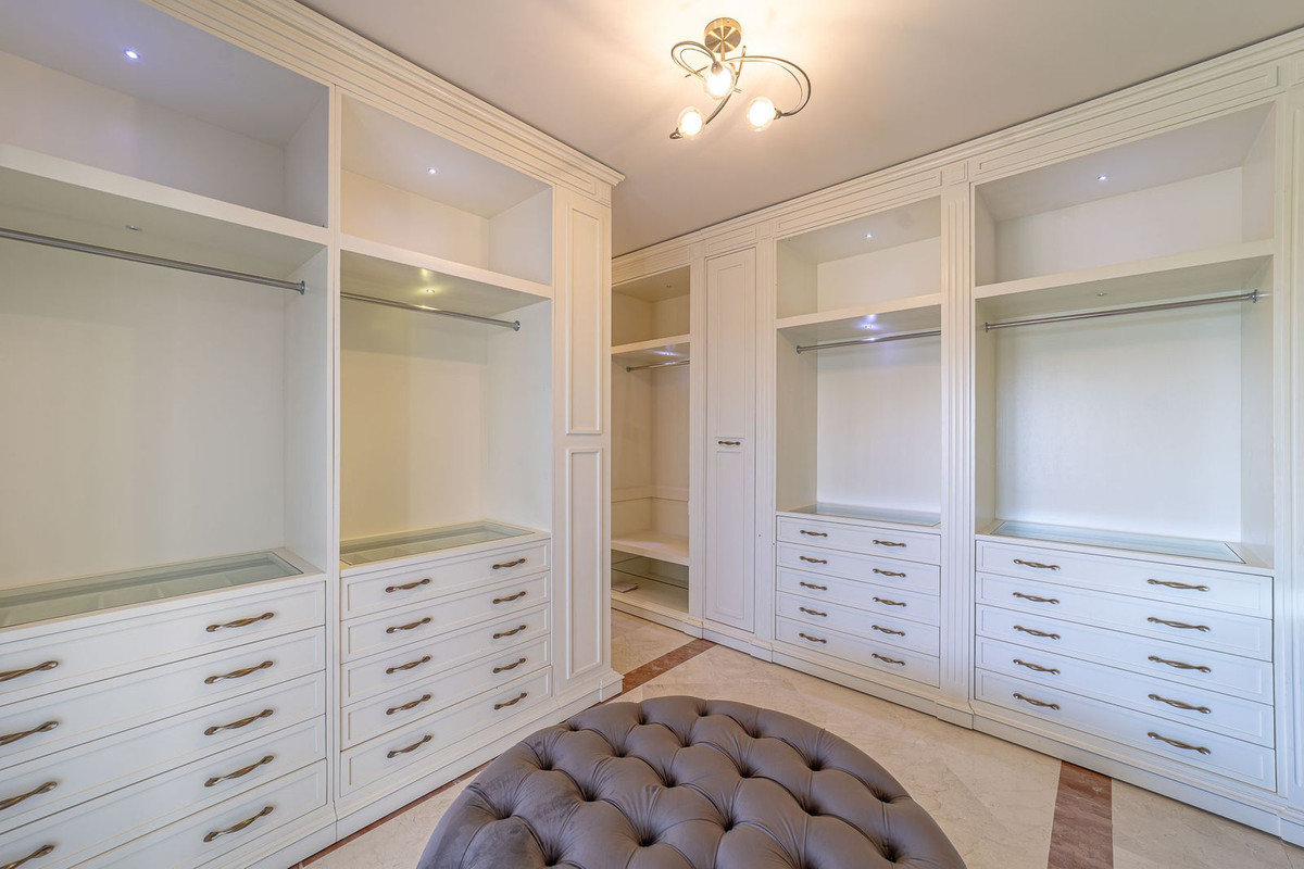 5 Bed Townhouse for sale in Atalaya Costa Del Sol, Málaga, Spain