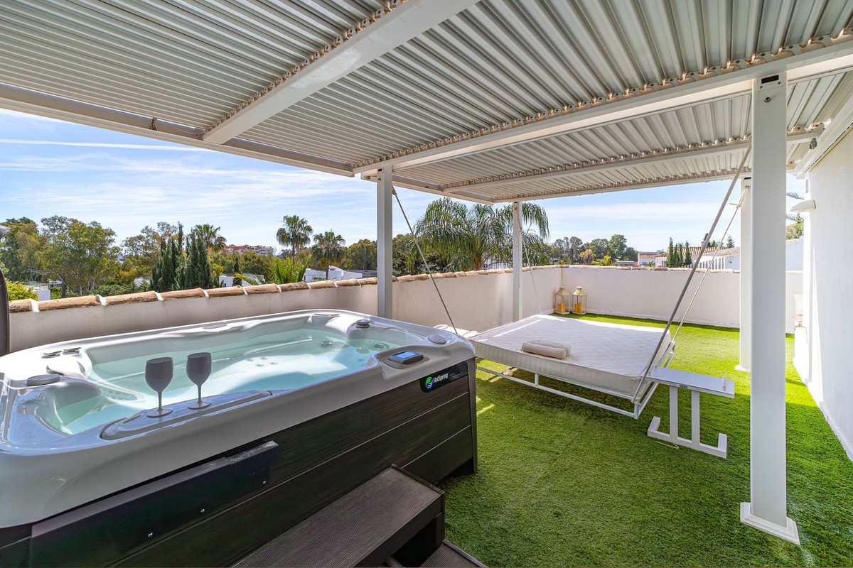 5 Bed Townhouse for sale in Atalaya Costa Del Sol, Málaga, Spain