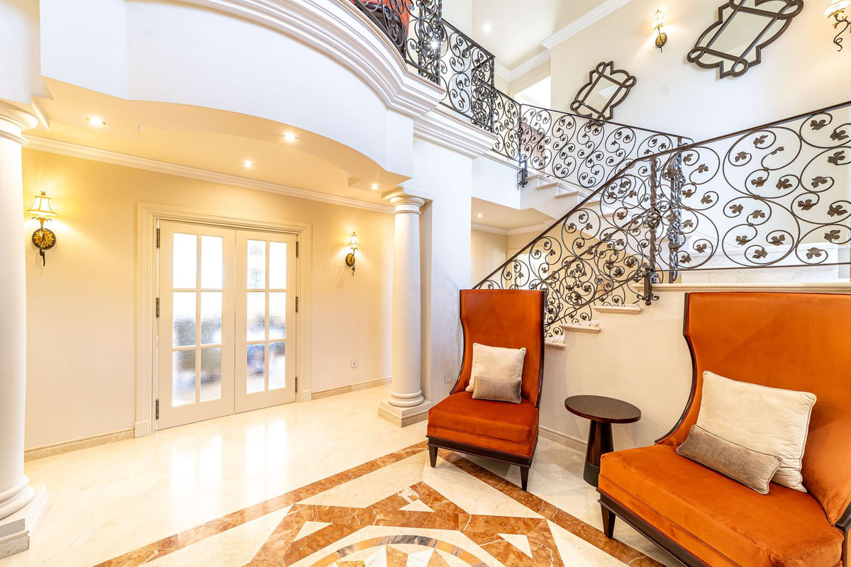 5 Bed Townhouse for sale in Atalaya Costa Del Sol, Málaga, Spain