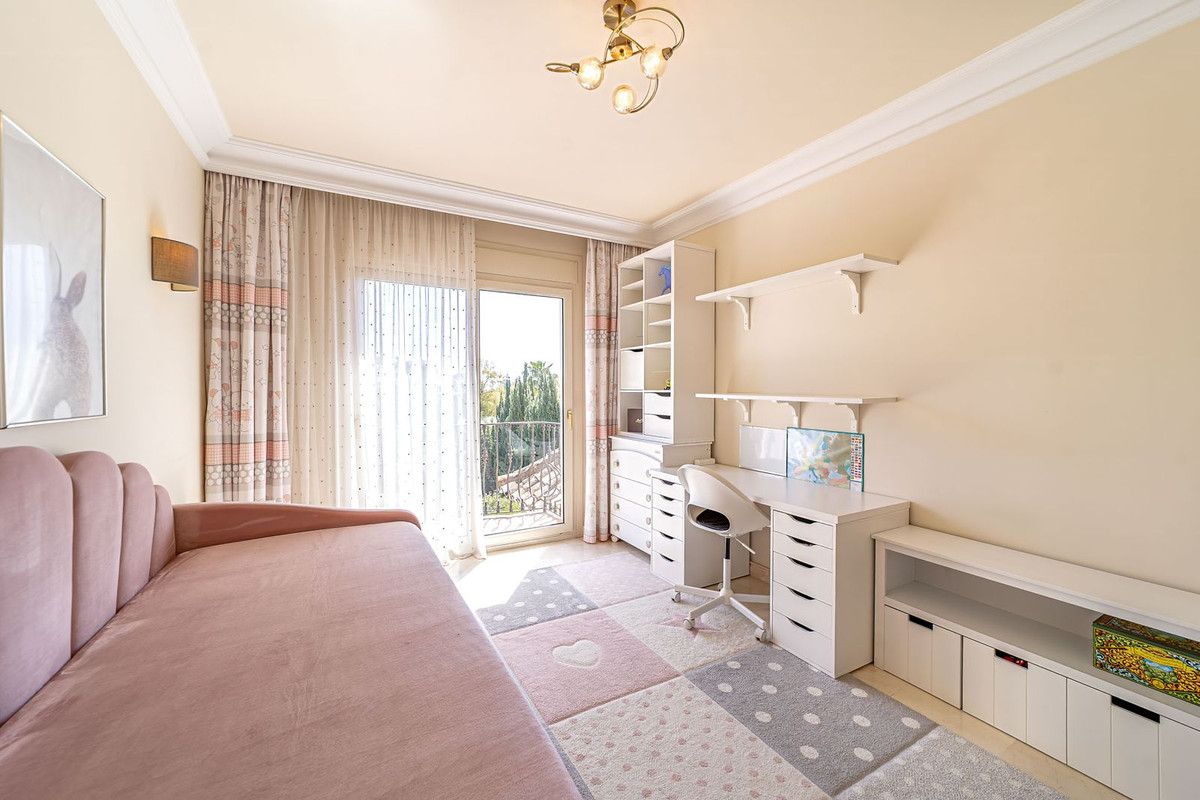 5 Bed Townhouse for sale in Atalaya Costa Del Sol, Málaga, Spain