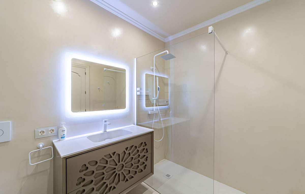 5 Bed Townhouse for sale in Atalaya Costa Del Sol, Málaga, Spain