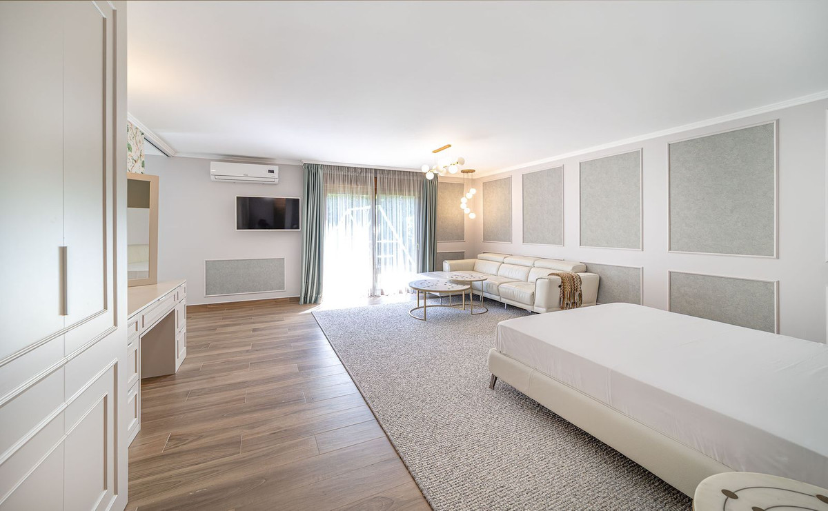 5 Bed Townhouse for sale in Atalaya Costa Del Sol, Málaga, Spain