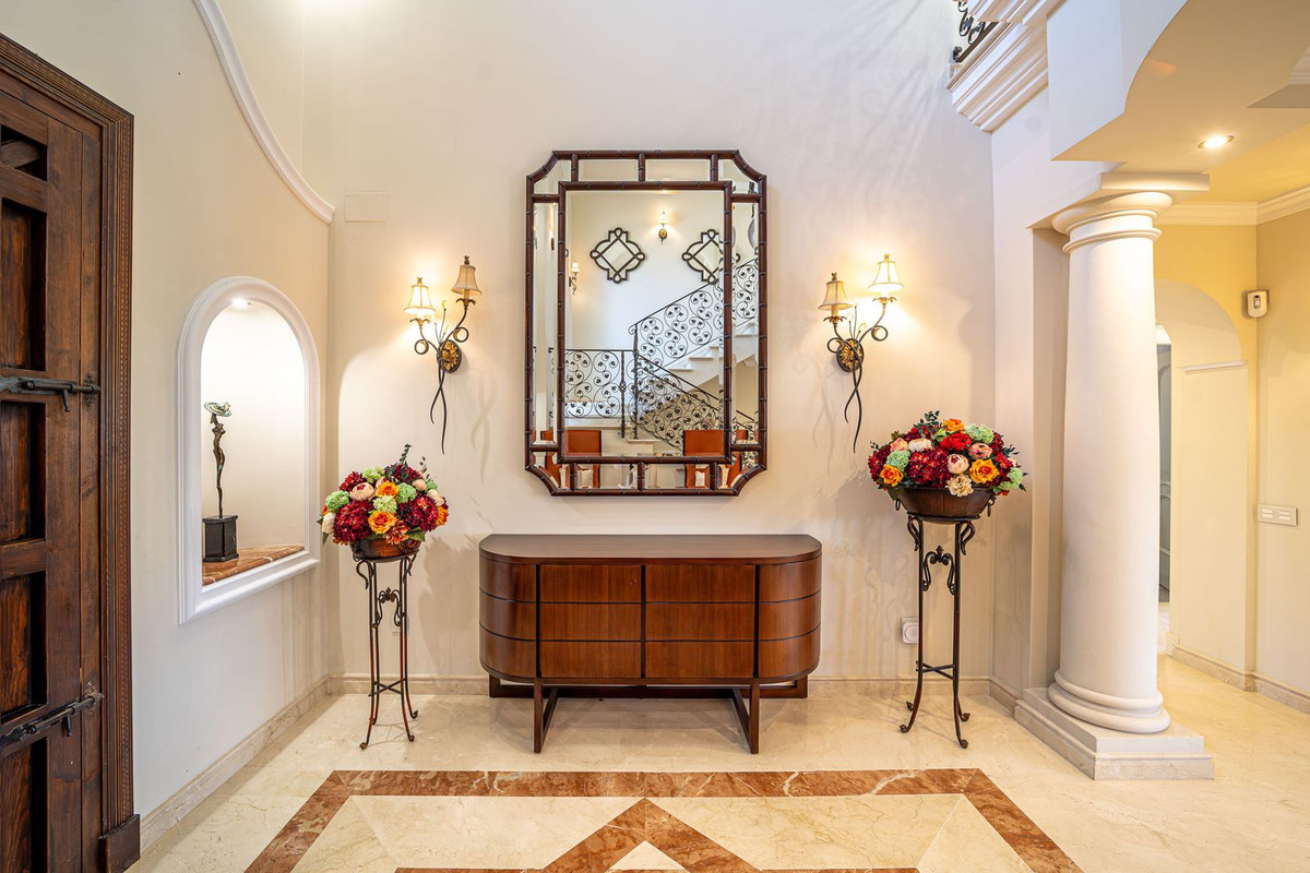 5 Bed Townhouse for sale in Atalaya Costa Del Sol, Málaga, Spain