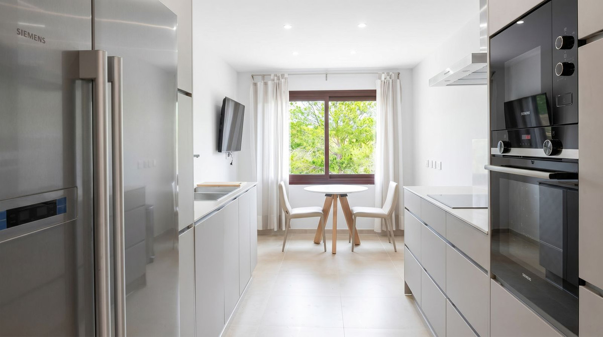 2 Bed Apartment for sale in Nueva Andalucía Costa Del Sol, Málaga, Spain