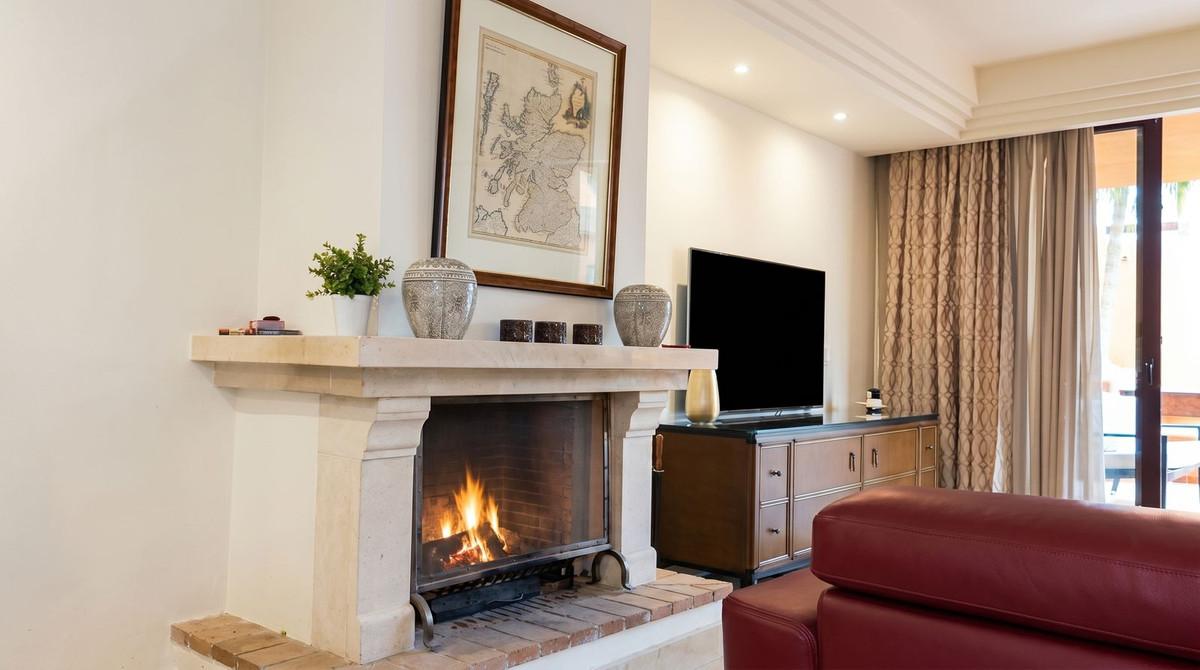 2 Bed Apartment for sale in Nueva Andalucía Costa Del Sol, Málaga, Spain