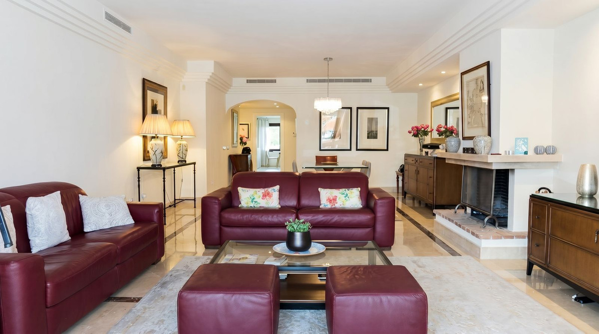 2 Bed Apartment for sale in Nueva Andalucía Costa Del Sol, Málaga, Spain