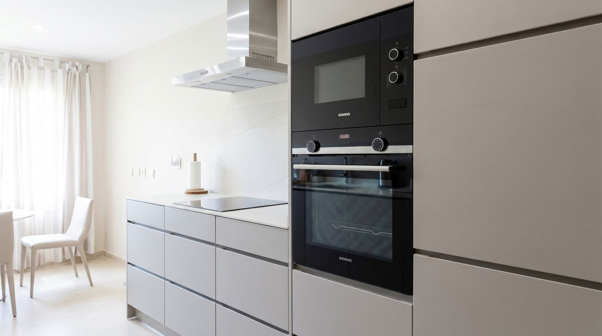 2 Bed Apartment for sale in Nueva Andalucía Costa Del Sol, Málaga, Spain