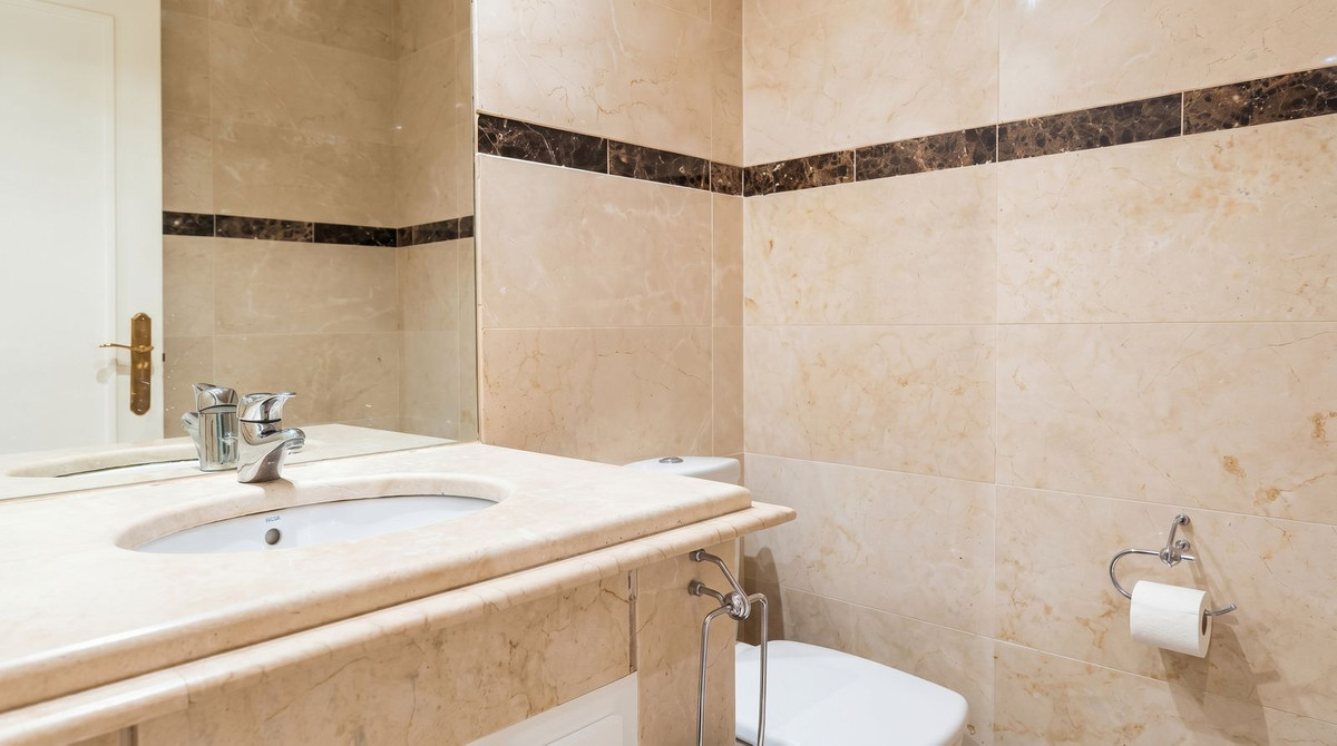 2 Bed Apartment for sale in Nueva Andalucía Costa Del Sol, Málaga, Spain