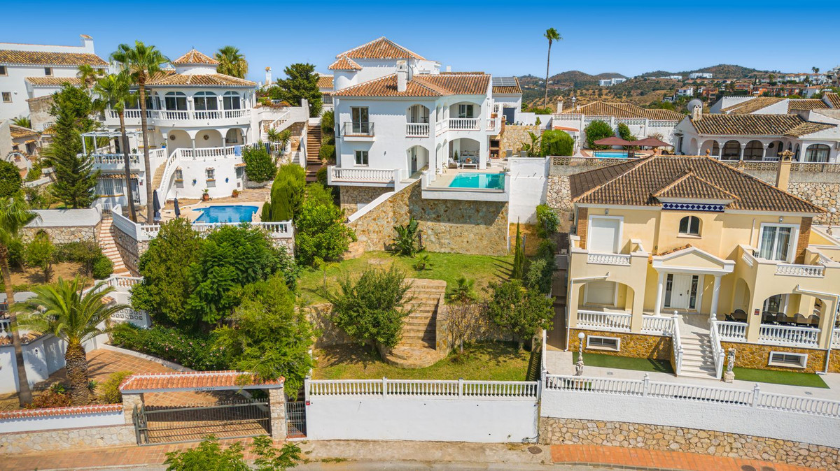 6 Bed Townhouse for sale in Mijas Costa Del Sol, Málaga, Spain