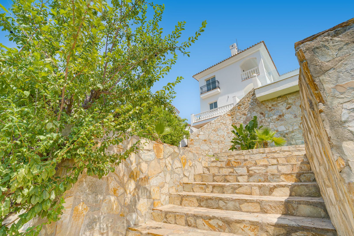 6 Bed Townhouse for sale in Mijas Costa Del Sol, Málaga, Spain