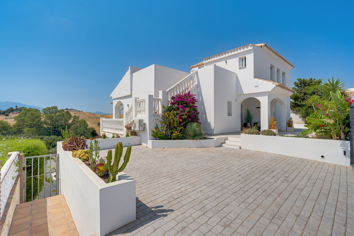 6 Bed Townhouse for sale in Mijas Costa Del Sol, Málaga, Spain