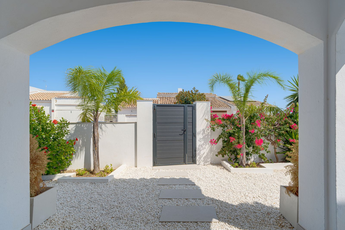 6 Bed Townhouse for sale in Mijas Costa Del Sol, Málaga, Spain