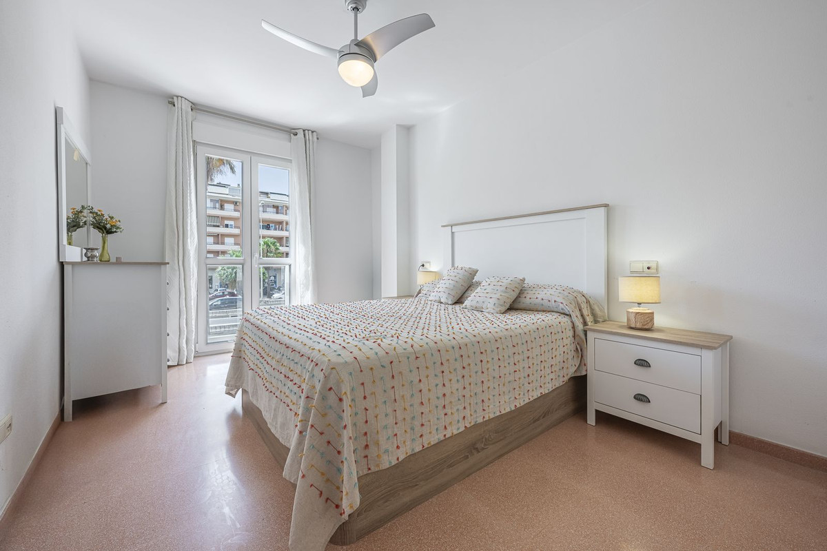 Se vende Apartamento Planta Media de 2 dormitorios en Costa Del Sol, Málaga, España