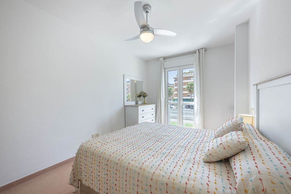 Se vende Apartamento Planta Media de 2 dormitorios en Costa Del Sol, Málaga, España