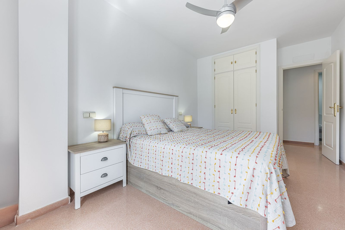 Se vende Apartamento Planta Media de 2 dormitorios en Costa Del Sol, Málaga, España
