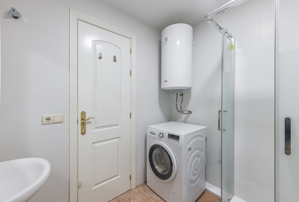 Se vende Apartamento Planta Media de 2 dormitorios en Costa Del Sol, Málaga, España