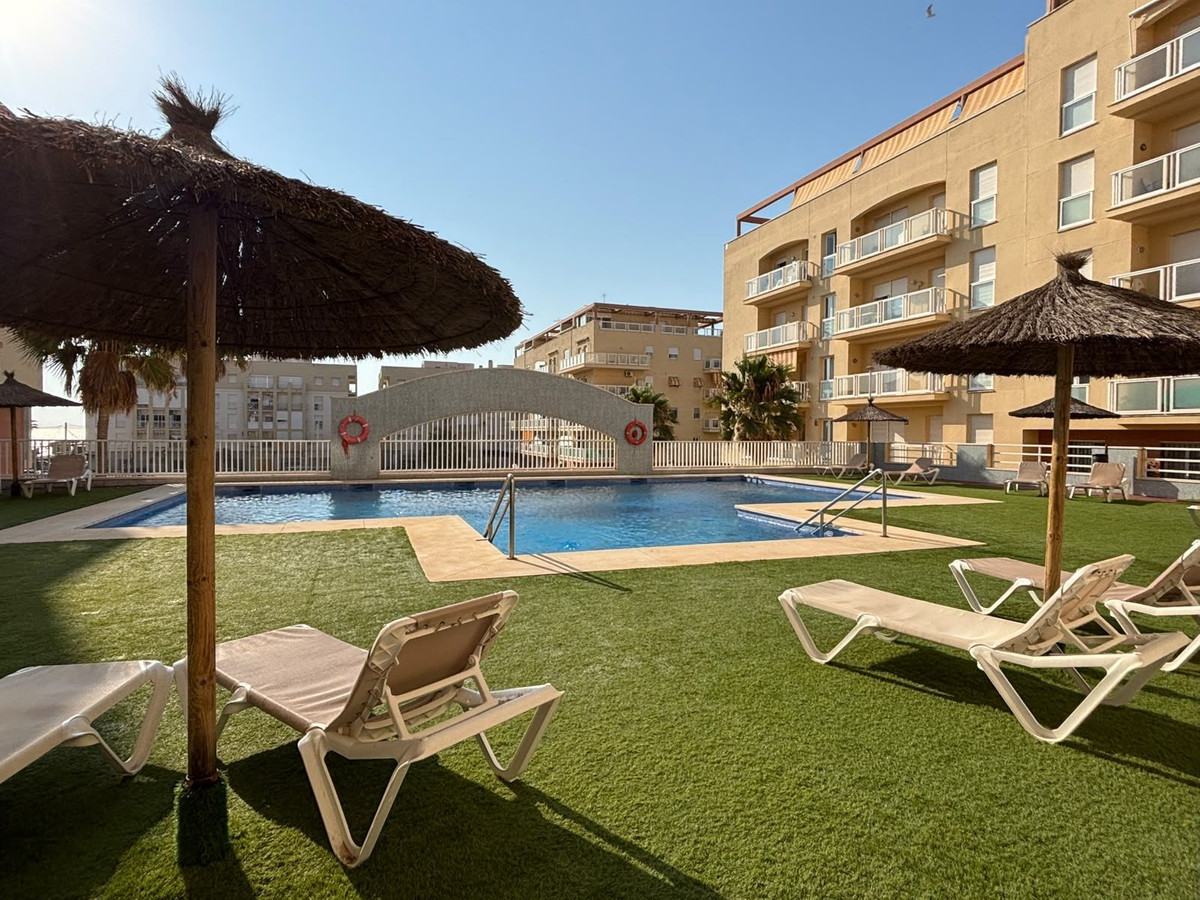 Se vende Apartamento Planta Media de 2 dormitorios en Costa Del Sol, Málaga, España