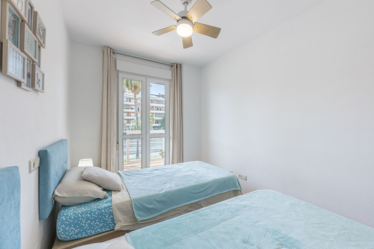 Se vende Apartamento Planta Media de 2 dormitorios en Costa Del Sol, Málaga, España