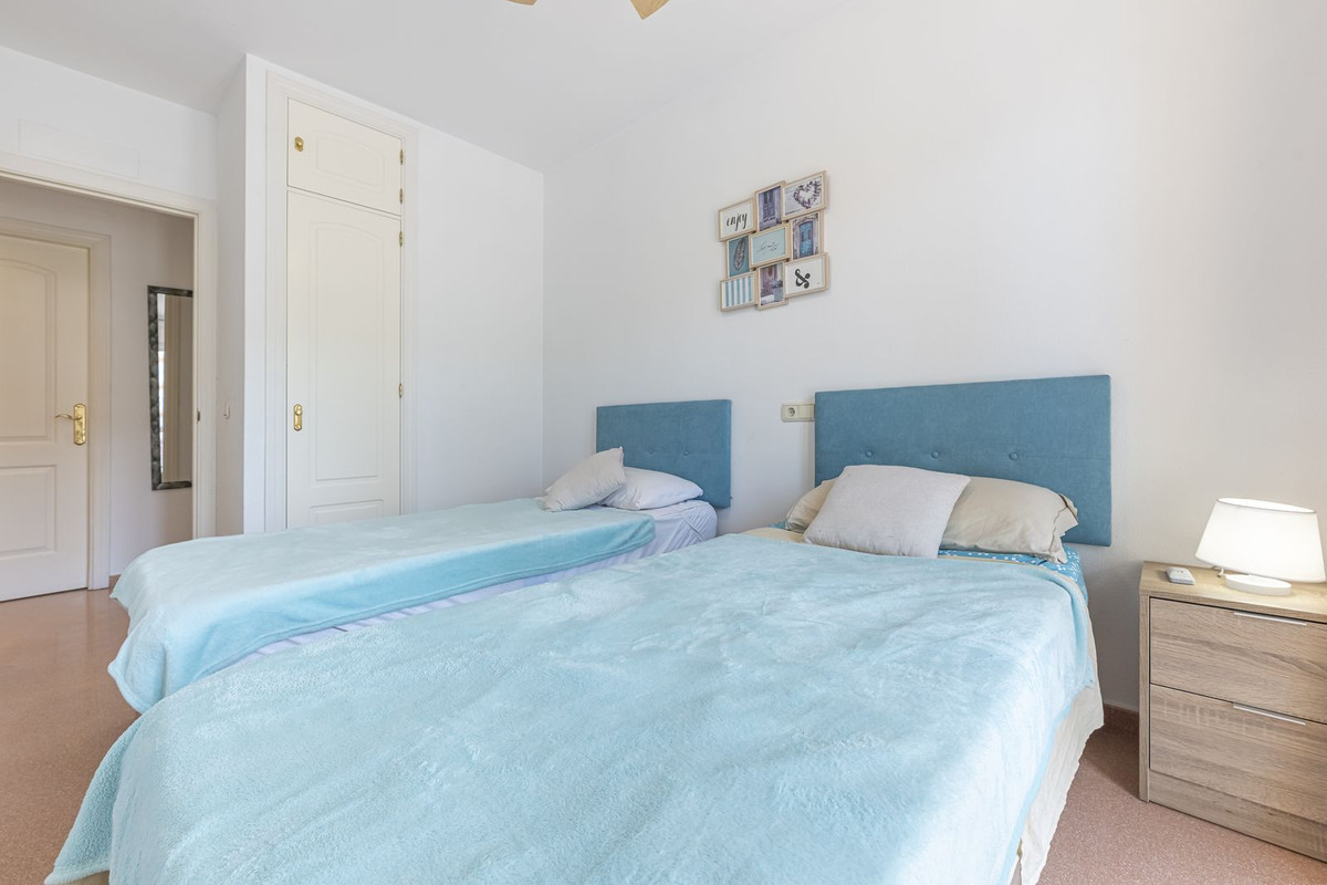 Se vende Apartamento Planta Media de 2 dormitorios en Costa Del Sol, Málaga, España