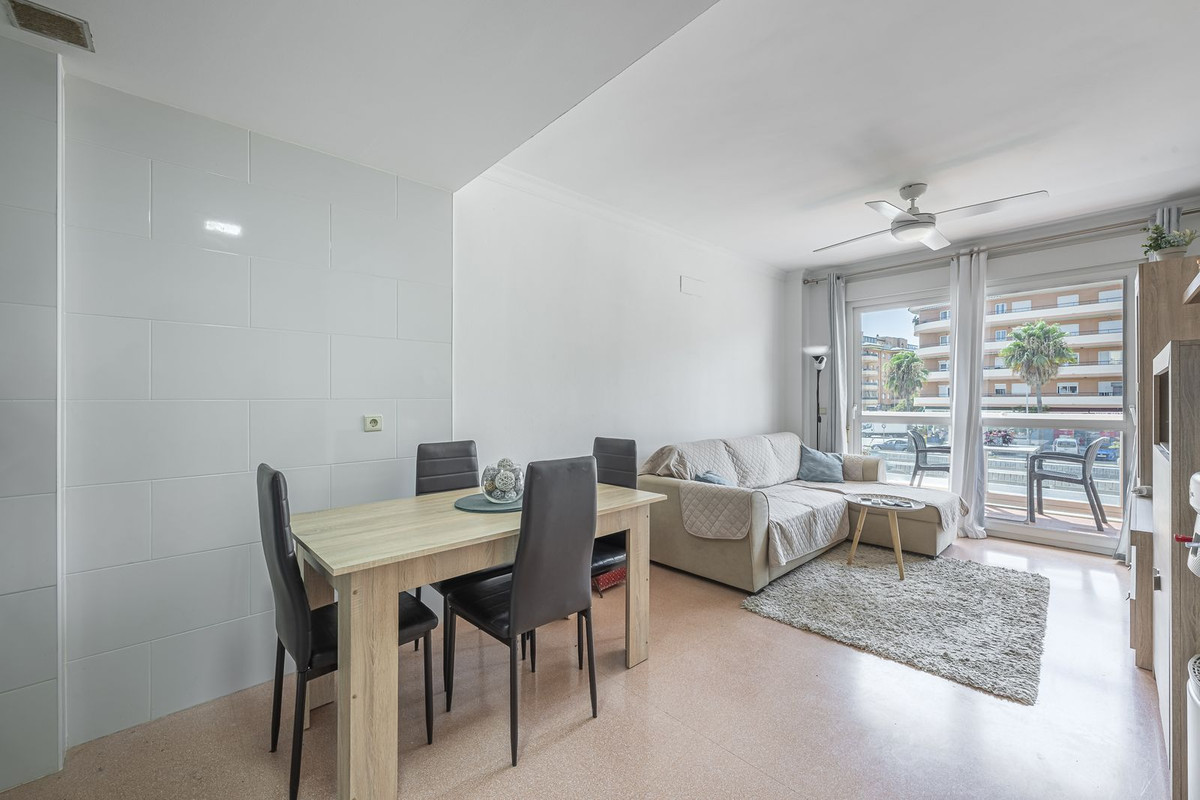 Se vende Apartamento Planta Media de 2 dormitorios en Costa Del Sol, Málaga, España