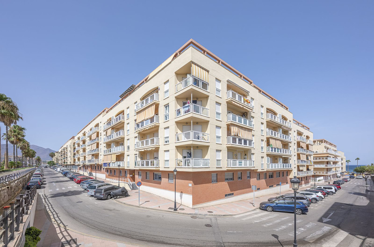 Se vende Apartamento Planta Media de 2 dormitorios en Costa Del Sol, Málaga, España