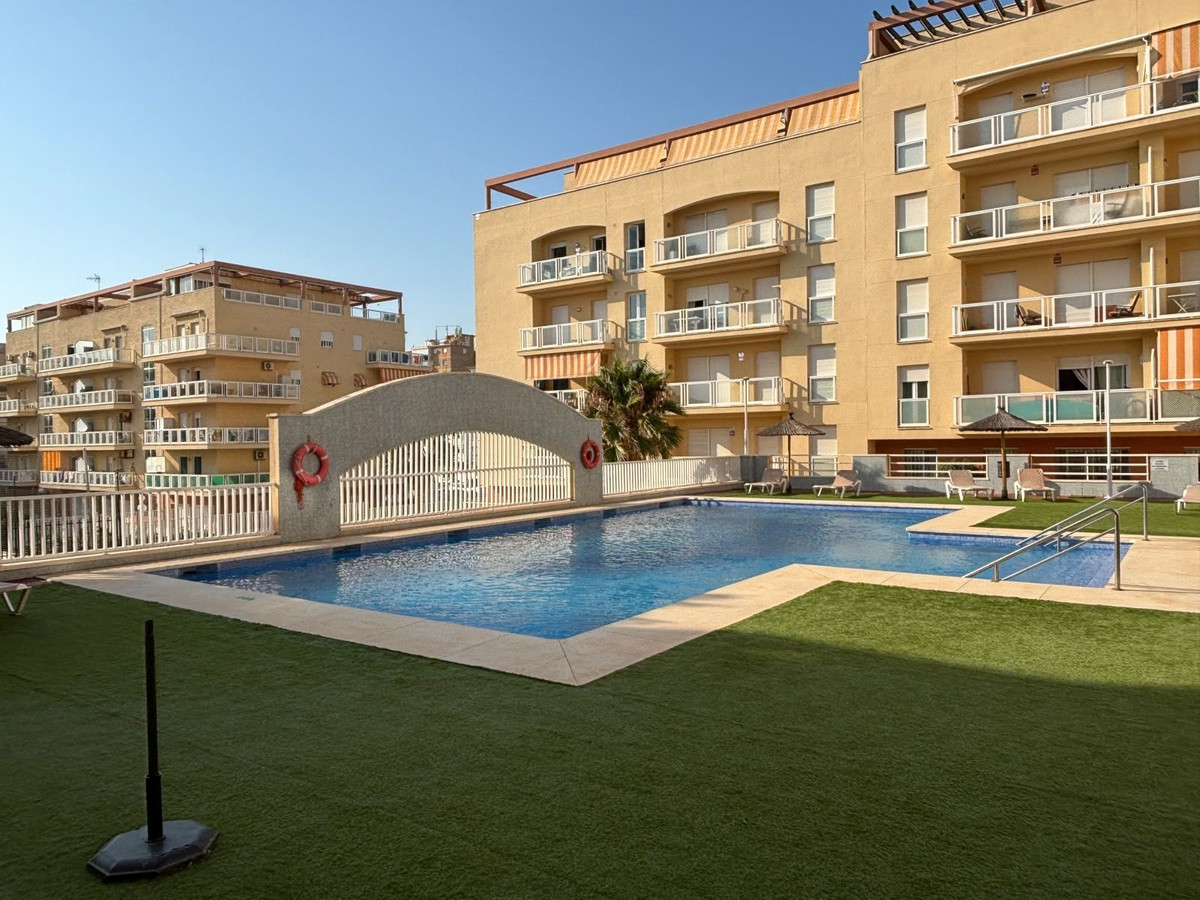 Se vende Apartamento Planta Media de 2 dormitorios en Costa Del Sol, Málaga, España