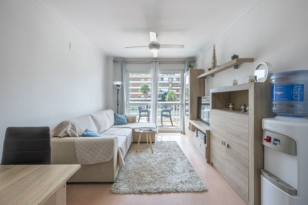 Se vende Apartamento Planta Media de 2 dormitorios en Costa Del Sol, Málaga, España