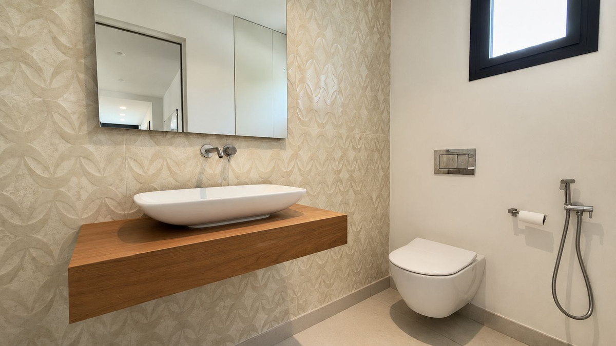 9 Bed Townhouse for sale in Nueva Andalucía Costa Del Sol, Málaga, Spain