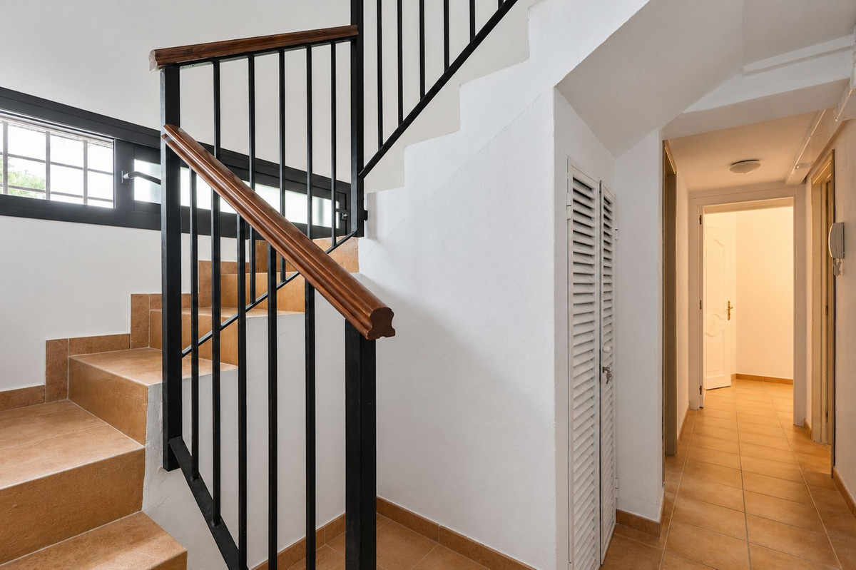 9 Bed Townhouse for sale in Nueva Andalucía Costa Del Sol, Málaga, Spain